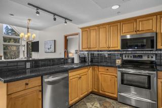 Enchanting Mountain Condo - Outdoor Hot Tub Mountain Views - 5