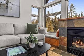 Enchanting Mountain Condo - Outdoor Hot Tub Mountain Views - 8