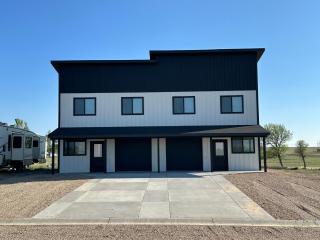 The Hatchery & Spillway - A Modern retreat in Fort Peck, just minutes away from the Marina! Pet Friendly! - 9