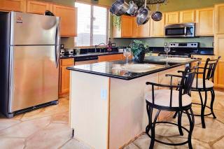 Upgraded Golf Oasis, Heated Pool, BBQ Pet Friendly - 1