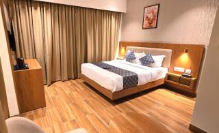 Liza Royale Hotel Near Chennai central Railway Station - 6