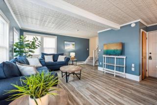 Steps to Beach Pet Friendly Front Unit - Hampton - 0