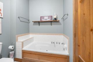 Les Manoirs 3bdrs W Pool & Hottub Near Village - 5