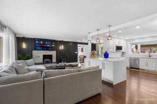 Casa 22 Luxury & Modern 3BD 2BA Home in Skokie - 0