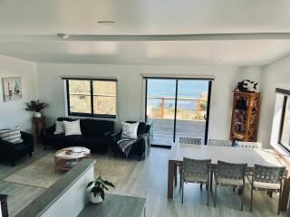 Beachcomber-Bruny Island Water Front Views - 2