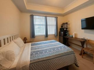 New Studio 1mi to Beach with Queen Bed & TV - 0