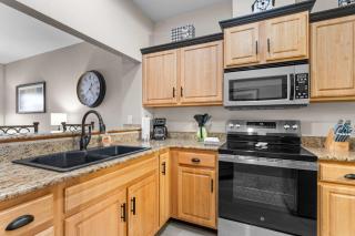 Waters Edge Retreat - For 6 - 2