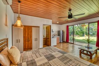 Beachfront Studio - Direct Beach Access - Fast Wifi & AC - 6