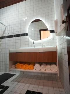 Beachfront Oasis Renovated House w Pool - 8