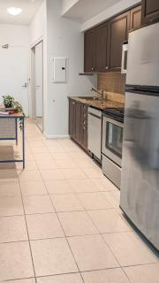 Skyline Suites - Steps to CN Tower Coronation Park TTC - Free Parking - 3