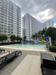 1 BR Condo Unit with Balcony 15th Floor - Pool View 7mins walk to MOA - 3