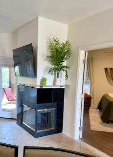 New listing all new furniture king beds in foothills 2 pools - 2