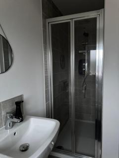 Beautiful Private Ensuite Minutes to city centre - 3