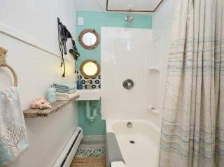 Chic & Sunny 1BR Hideaway- Apt 1 - 6