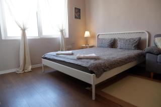 Central 1-Bedroom Apartment with Balcony & View - 9