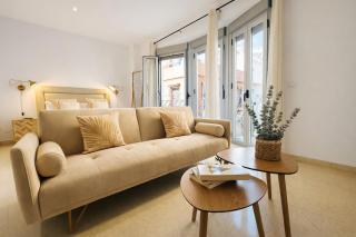 Estudios Premium Centro Sevilla 3 personas Familias Parejas Tele Trabajo - 1