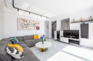 Villa Garden Sunrise and Ocean Sunset - 1