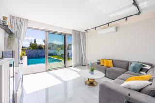 Villa Garden Sunrise and Ocean Sunset - 8