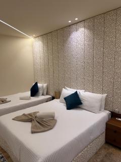 Alivia Scarab Pyramids View - 5