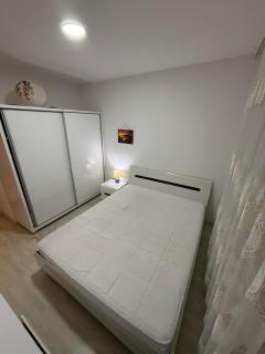 Stylish 1BR in the Heart of Fushë Kosovë - 4
