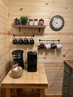 Cozy Lumberjack Cottage - 6
