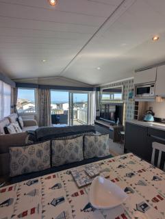 Stunning Caravan with uninterrupted panoramic coastal views at Swanage Coastal Park - 5
