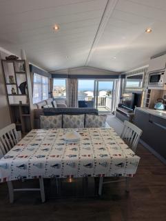 Stunning Caravan with uninterrupted panoramic coastal views at Swanage Coastal Park - 9