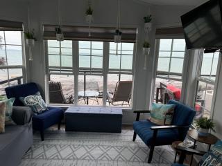 Beachfront Escape Cottage - 9