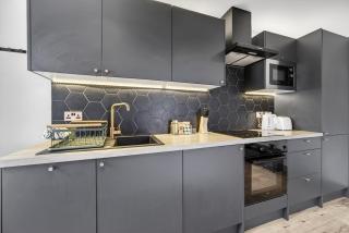 Long Stay Central Location 2BR Apartment with 2 Bathrooms Multiple Parking Spaces - Fast Wi-Fi - 8