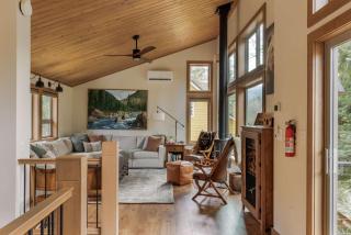 Roaring River Lodge Riverfront Fire pit EV Plug - 3