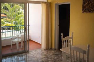 Boca Chica Apt - Balcony - AC - Kitchen - 9