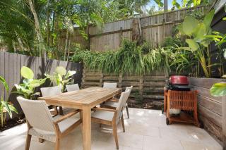 Ray St Retreat - Luxury Stay near Sunshine Beach - 4