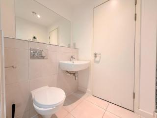 Bluebird Suites Croydon - 4