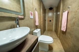 6 bedroom penthouse with pool table- 1 block from Lleras park p4 - 2