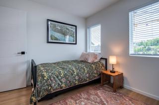 2bdrm New Build in Central Location - 6