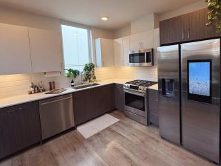 Capitol Hill Rooftop Hot Tub Close to Light Rail - 5