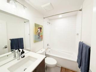 Capitol Hill Rooftop Hot Tub Close to Light Rail - 6