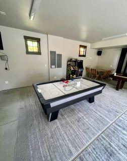Soak Sizzle Unwind 5BR HotTub GameRm BBQ - 2