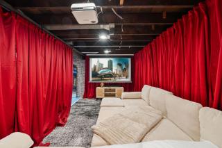 Portage Park, Jacuzzi, Movie Theater, Games & Arcade - 8