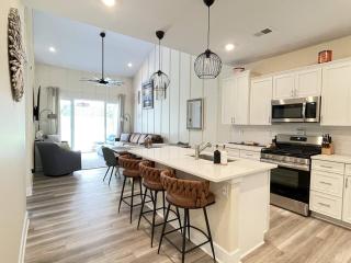 8 Beds 10 min to Beach & Golf! Great for Groups! - 6