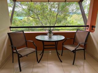 Resort Style 1 BR Apartment - 9 Pools - Mins to CBD - 9