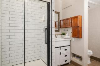 Large Luxury Downtown Loft - Walk to Everything Free Parking - 4