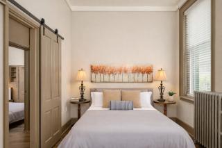 Large Luxury Downtown Loft - Walk to Everything Free Parking - 2