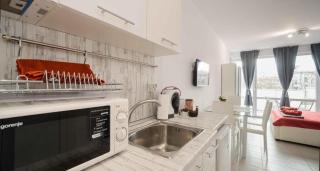 SeaRent Sunlit Sozopol Studio with Terrace & Wine Evenings 2 min Harmani Beach - 4