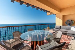 Oceanfront Condo w Infinity Pool & Huge Terrace South Shore - 0