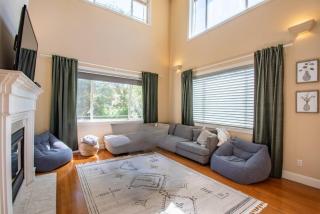 Spacious 4BR Home Near Stadiums - 7