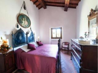 Farmhouse in Tuscany with Pool & Valley Views - 9