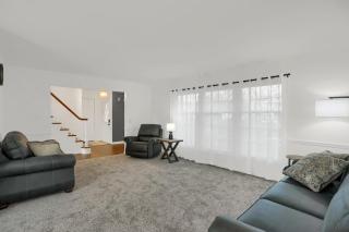 3 BR HOME - Mile from bucknell - Cozy fireplace - Pool - 9