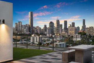 12th floor Stadium View -2BR-Free Parking-CBD - Brisbane - 3