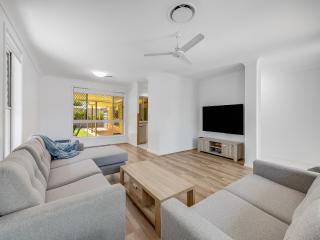 Pet-Friendly Retro Beach House - Walk to Dog Beach - Sleeps 7 - 0